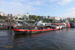 PALMAILLE (ENI 04200030) am 16.9.2024 am HADAG Betriebsponton St. Pauli / Ex-Namen: Esso Niehl, Köln Bunker 351, Köln Bunker 1 /
Bunkerschiff / Tonnage 243 t  / Lüa 40,84 m, B 5,54 mm, Tg 1,86 m / 1 Diesel 147 kW (200 PS), 6,5 kn / gebaut 1958 bei Scheel & Jöhnk, Hamburg Flagge D, Hamburg /
