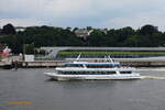 ELBKRISTALL (ENI 04810770) am 21.7.2024, Hamburg, Elbe Höhe Cruise-Center-Altona / 
ex OSTSEEBAD WARNEMÜNDE / 
Fahrgastschiff / Lüa 40,66 m, B 9,8 m, Tg 1,6 m / 2 Diesel, ges. 368 kW (500 PS) / 300 Personen / gebaut 2013 bei LUX-Werft und Schifffahrt GmbH, Mondorf-Niederkassel / Eigner: Elbreederei Abicht, Hamburg / Flagge: D, Heimathafen: Hamburg /

