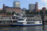 MECKLENBURG (ENI 05116240) am 16.9.2024, Elbe an den Landungsbrücken /

Binnenfahrgastschiff / Lüa 26,35 m, B 6,5 m, Tg 1,3 m / 2 MAN-Diesel, 294 kW (400 PS) / gebaut: 1997 bei Oderwerft Eisenhüttenstadt / Eigner: Adler-Schiffe, Flagge: D, Heimathafen: Wismar / 
