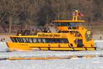 ALTENWERDER (3) (ENI 051 16370), Betrieber: Hadag, am 8.2.2012 im Hafen von Hamburg