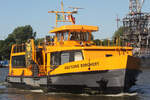 WOLFGANG BORCHERT (ENI 05114630) am 20.05.2025 in Hamburg-Finkenwerder (Elbe), Betreiber: HADAG Seetouristik und Fährdienst AG, Hamburg / 2006 nach Umbau bei SBB, Ootkaten, Lüa 28,0 m, B