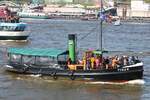 Dampfschlepper TIGER am 10.05.2015 in Hamburg vor den St.Pauli-Landungsbrücken (Elbe) während des Hafengeburtstages.