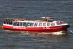 Hafenbarkasse ST.PAULI der  Maritime-Circle-Line  (MCL) auf der Elbe im Hamburger Hafen am 10.05.2015