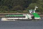 Hadag-Hafenfähre WALTERSHOF am 17.06.2025 im Hafen von Hamburg östlich Teufelsbrück auf dem Weg zum Airbus Werksanleger.