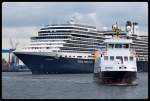 Am 22.05.09 war viel los auf der Kieler Frde: Whrend das Fhrschiff 'Strande' sich dem Anleger Reventloubrcke nhert, macht sich die 'Eurodam' auf dem Weg nach Kopenhagen.