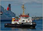 Hafen und Seeschlepper Falkenstein fhrt sehr gemtlich durch den Kieler Hafen mit einer Holzpalette seitlich am Hacken ( nicht zu sehen), warscheinlich um den Schwimm Mhl im Hafenbecken