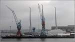 Am 18.09.2015 konnte ich in Kiel einen Blick auf den außergewöhnlichen Segelschiffneubau unter dem Projektnamen WHITE PEARL werfen. Die Segelyacht wird mit ca. 140 m Länge deutlich länger als das derzeit längste Segelschiff, die SEDOV, mit 117 m Länge. Die Masten des Neubaus sind ca. 90 m hoch.