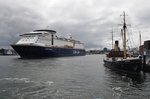 Color Fantasy hat vor wenigen Minuten den LP21 am Norwegenkai verlassen und ist nun nach Oslo unterwegs. Rechts liegt das 1905 gebaute Dampfschiff  Bussard  im Kieler Museumshafen. (15.7.2016)

Technische Daten Color Fantasy:

Indienststellung: 2004
Werft: Aker Yards, Turku
Vermessung: 74.500 BRT
Länge: 224m
Breite: 35m
Tiefgang: 6,8m
Geschwindigkeit: 22kn
Leistung: 42.400PS
Passagierkapazität: 2.400
Laufende Lademeter: 1.270m