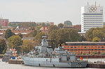 Fregatte F 216 SCHLESWIG-HOLSTEIN am 21.08.2016 im Hafen von Kiel. Im Hintergrund ist der Minensucher M 1064 zu sehen.