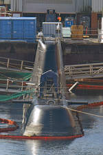 U-Boot in Kiel mit Aufschrift  TKMS Submarine 01  am Turm.