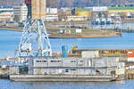 Büro- und Werkstattponton HÖRN 15 am 08.02.2023 im Hafen von Kiel