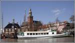 Die 1954 gebaute HAFENMUSIK (frherer Name: WESERTAL) am 10.04.2009 in ihrem Heimathafen Leer. Dieses Salonschiff ist 25 m lang, 4,5 m breit, hat einen Tiefgang von 1,2 m und ist fr max. 93 Personen zugelassen. Der Schiffsdiesel leistet 126 kw.