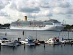 Lbeck-Travemnde, am Skandinavienkai des Travemnder Hafen hat die Costa Meditaranea fr einige Stunden festgemacht.