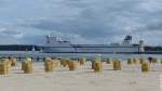 Auslauf aus HL-Travemünde am 23.09.2012 für das Fährschiff  Stena Forerunner  von TRANSFENNICA vorbei am Stadtstrand