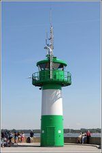 Dieses Molenfeuer auf der Nordmole in Lübeck-Travemünde wurde 2013 errichtet. Der Turm hat eine Höhe von 17,8 m. Das Feuer hat eine Nenntragweite von 5,5 sm. Der 1967 erbaute Vorgänger ist als Bild ID 3773 zu sehen. 05.06.2016