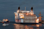 NILS HOLGERSSON am Abend des 15.07.2016 beim Verlassen des Hafens von Lübeck-Travemünde.