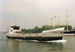 Kmo SWANTJE (Bj 1937)im Mai 1995 in den Hafen von Travemnde einlaufend. Leider noch im selben Jahr durch ein Feuer zerstrt worden.