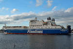 FINNTRADER (Finnlines) läuft in den Hafen von Lübeck-Travemünde ein.