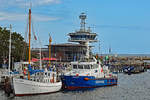 Polizeiboot FALSHÖFT der WSP Schleswig-Holstein hinter der LIBRA. Lübeck-Travemünde,  13.08.2017 