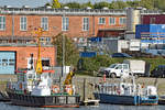 Motorschiff OSTE des Wasser- und Schifffahrtsamtes Cuxhaven (links im Bild) und Polizeiboot WAGRIEN am 20.9.2018 im Hafen von Lübeck