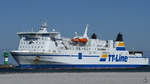 Die Fähre Robin Hood (IMO: 9087477) auf dem Weg zum Skandinavienkai in Travemünde.