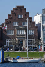 Eine Segelyacht Anfang April 2019 in Travemünde.