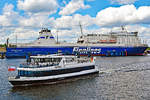 Fahrgastschiff HANSA am Pfingstsonntag, 9.Juni 2019, im Hafen von Travemünde vor der am Skandinavienkai liegenden EURPOPALINK (IMO 9319454. HANSA hat eine Länge von 36 Meter, eine Breite von 9 Meter. Im Panoramasalon können 190 und ebenso auf dem Außendeck 190 Personen Platz nehmen.