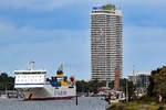 SEAGARD (IMO 9198977) am 4.8.2019 einlaufend Lübeck-Travemünde. Im Hintergrund ist das Hotel MARITIM und der alte Leuchtturm zu sehen.