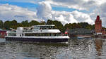 Fahrgastschiff HANSE am 8.9.2019 in Lübeck unweit der Hubbrücke. Im Hintergrund fährt die Barkasse SW 2