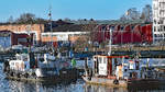 LUBA (Europanummer: 05114130, rechts im Bild) und Schlepper BÜFFEL am 19.01.2020 im Hafen von Lübeck-Travemünde