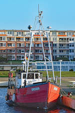 DRESDEN am 19.1.2020 bei der Rosenhof-Brücke in Lübeck-Travemünde. Die DRESDEN, ein ehemaliger Fischtrawler, ist ein Traditionsschiff mit der SSR Nummer 73031 und der Funkkennung Y4OE und wurde 1949 in der Boddenwerft Damgarten gebaut. Länge über alles 17,60 m und die Breite beträgt 5 m. Tiefgang 2,4 m. Motorisiert ist das Schiff mit einem 6 Zylinder Dieselmotor der Firma SKL mit 200 PS (147kW). Baujahr 1989