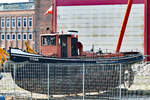 Schlepper TITAN am 07.03.2020 im Hafen von Lübeck. TITAN wurde zwecks Überholung des Unterwasserschiffs aus dem Wasser geholt.
