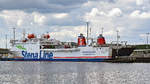 URD hat am 25.04.2020 am Skandinavienkai festgemacht. Die Heckklappe fährt gerade runter; das Entladen des Schiffes beginnt in Kürze.