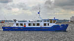 MIRA, Baujahr 1999, wird hauptsächlich für Seebestattungen eingesetzt. Das Fahrzeug ist 25,84 m lang und 5 m breit. Aufnahme vom 01.05.2020 in Lübeck-Travemünde