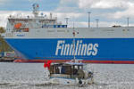 TRA 5  Stepenitz  am 14.05.2020 unweit der Finnlines-Fähre FINNSKY in Lübeck-Travemünde