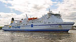 TT-Line-Fährschiff ROBIN HOOD ist am 20.05.2020 in Lübeck-Travemünde eingelaufen und fährt rückwärts, um den zugewiesenen Anleger am Skandinavienkai zu erreichen.