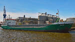 DELFIN (IMO: 9173161, MMSI: 236277000) am 31.5.2020 im Hafen von Lübeck. Das 1998 gebaute Schiff hat Holzhackschnitzel aus dem finnischen Loviisa für das Lagerhaus Lübeck gebracht.