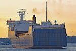 TAVASTLAND (IMO 9334959) am 22.01.2021 im Licht der untergehenden Sonne. Hafen von Lübeck, Trave, unweit Lehmannkai 2