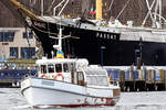 SEEBÄR (Länge / Breite:	18m / 5 m) am 20.03.2021 im Hafen von Lübeck-Travemünde in Richtung Ostsee fahrend. 