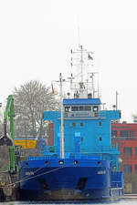 AAVA VG am 23.03.2021 beim  Lagerhaus  im Hafen von Lübeck. Das rund 90 m lange Schiff löscht Dünger aus dem finnischen Kokkola
