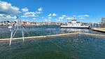 Die Priwallfähre BERLIN vor Querung der Trave in Richtung Travemünde.