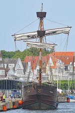 Kraweel LISA VON LÜBECK am 11.07.2021 im Hafen von Lübeck-Travemünde