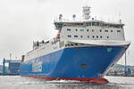 FINNSKY (IMO 9468906) von den Finnlines am 13.7.2021 am Skandinavienkai in Lübeck-Travemünde anlegend