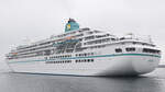 Das Kreuzfahrtschiff AMADEA verlässt am Mittag des 04.12.2021 den Hafen von Lübeck-Travemünde (hier in Höhe der Nordermole) mit Ziel Wismar.