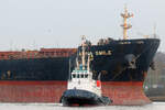 Schlepper VB RÖNNEBECK (IMO 7612620) am 11.12.2021 beim Bulk Carrier ANNA SMILE.