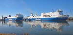 FINNMILL (Finnlines, IMO 9212656) und FINNFELLOW (IMO IMO 9145164) am 26.02.2022 am Skandinavienkai in Lübeck-Travemünde