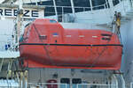 Eines der Rettungsboote des Fährschiffes FINNBREEZE (IMO: 9468889). (Travemünde, März 2022) 