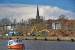 Kutter LÜTT BUTT der  Segel- und Motorbootschule Lübecker Bucht  am 09.04.2022 in Lübeck.