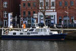 Das Motorboot EVENT HORIZON hat in Lübeck angelegt.