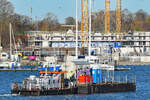 Schubboot KNURRHAHN (ENI 05109750) am 18.11.2022 im Hafen von Lübeck-Travemünde